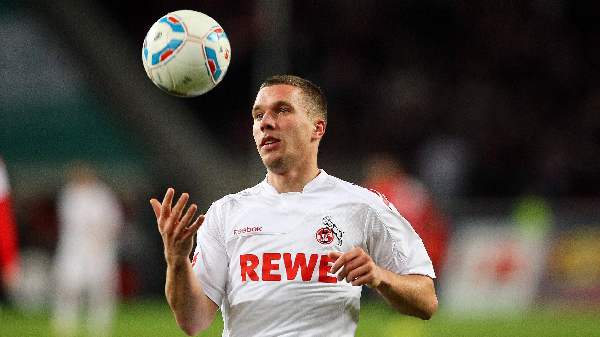 九游娱乐(jiuyou)官网-2019季后赛：库里关键第4节连续投中两个超远距离三分，带队逆转！